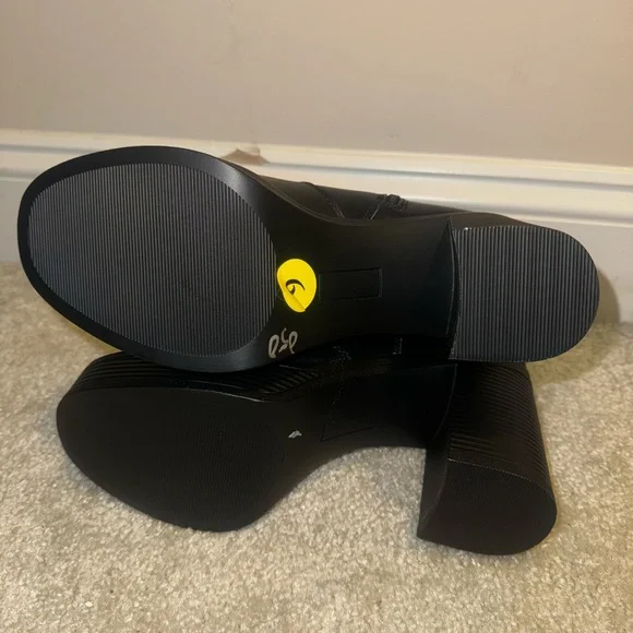 House of Harlow chunky heel booties - Picture 5 of 5